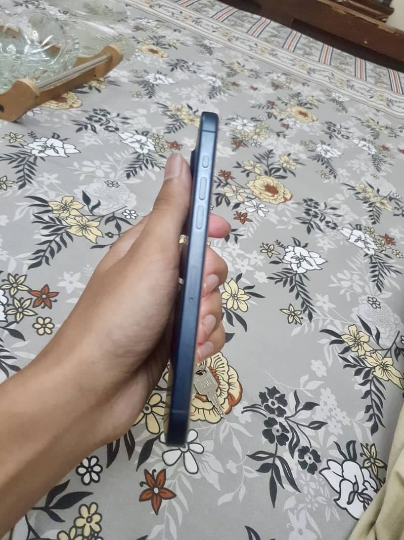 Apple iPhone 15 Pro Max 2