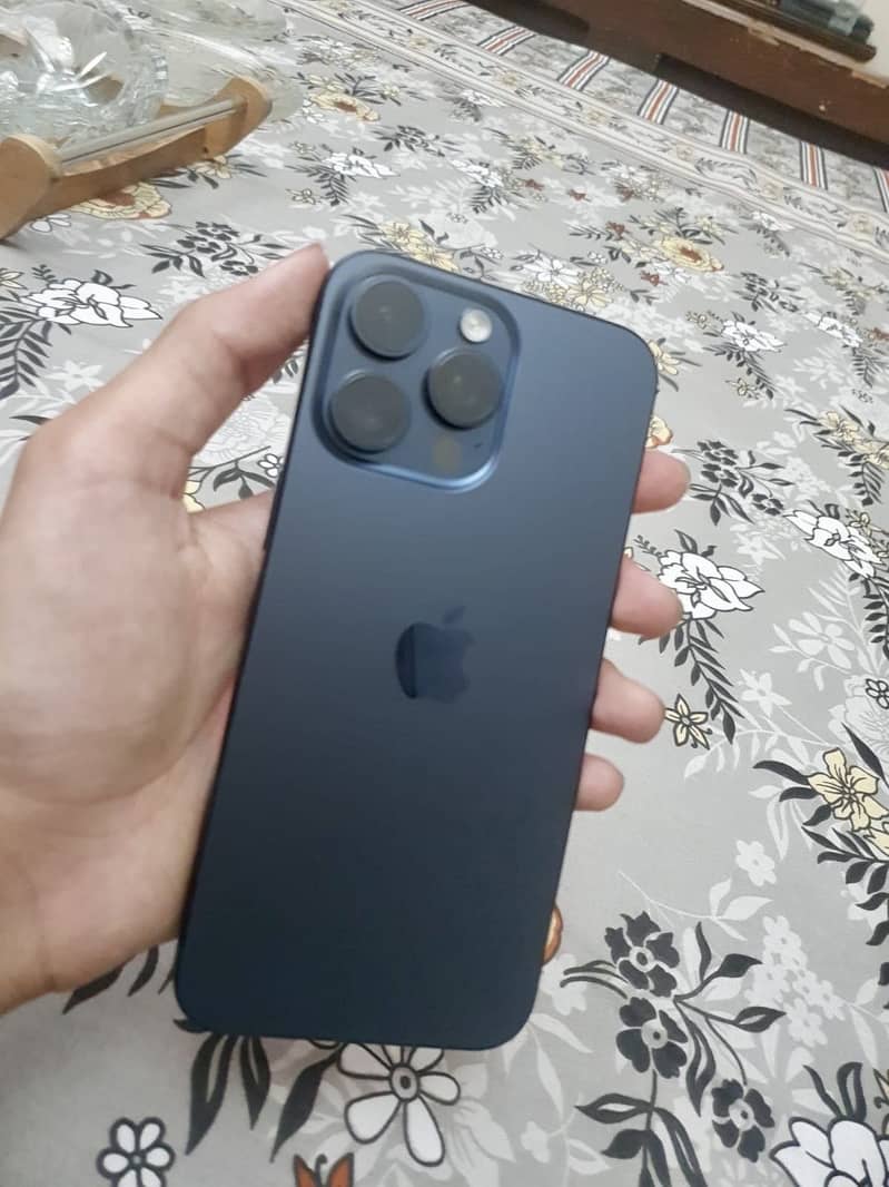 Apple iPhone 15 Pro Max 4