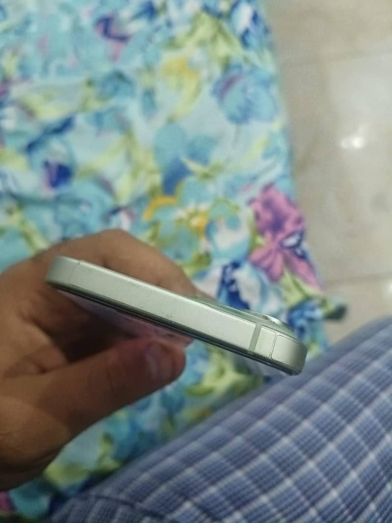 Apple iPhone 15 3