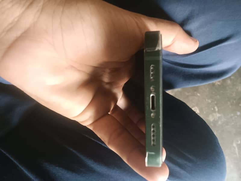 Apple iPhone 13 1