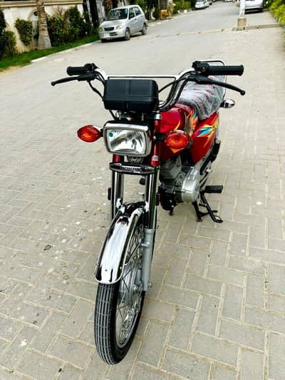 Honda 125 only 1400km used
