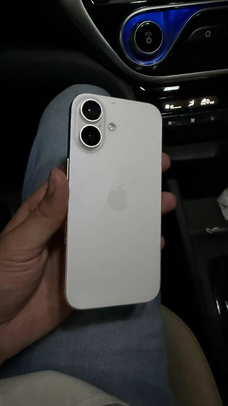 Apple iPhone 16 1