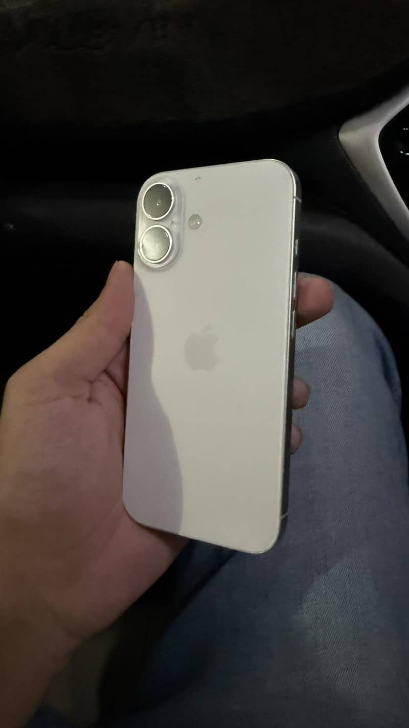 Apple iPhone 16 2