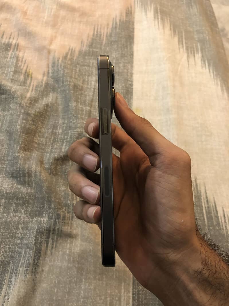 Apple iPhone 13 Pro 2