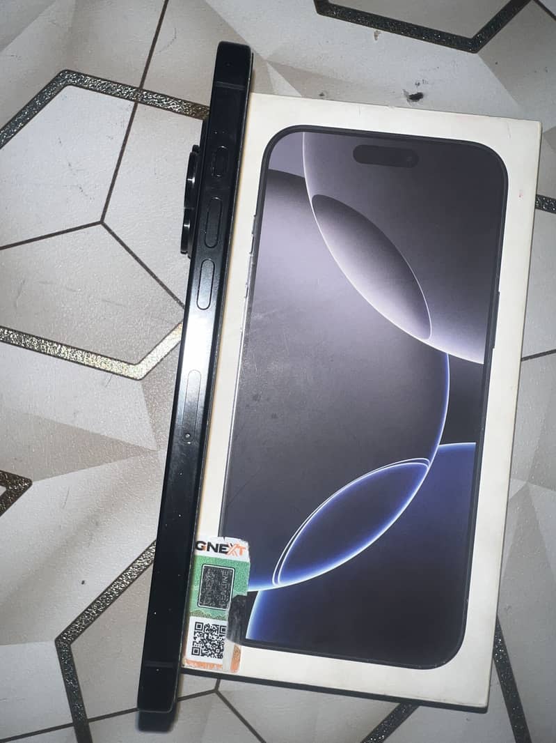 Apple iPhone 16 Pro Max 2