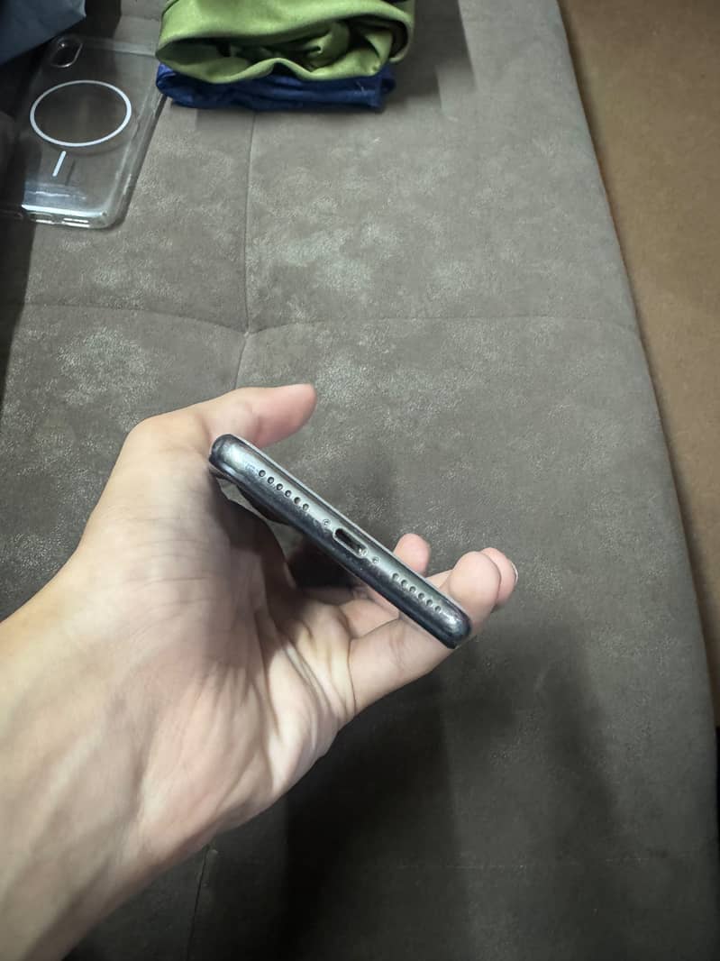 Apple iPhone X 4