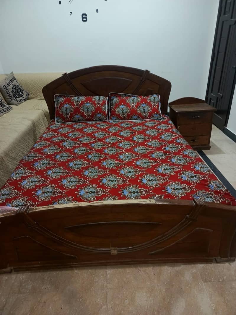 Queen size double bed 0