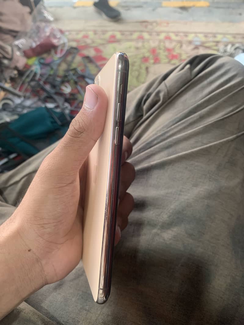 Apple iPhone 11 Pro Max 1