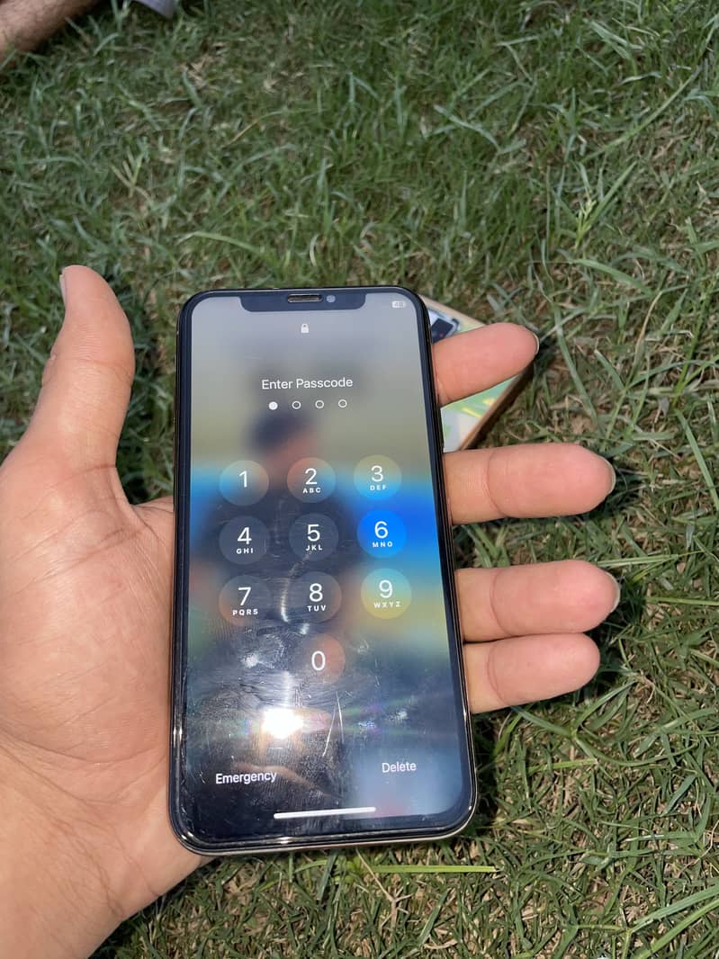 Apple iPhone XS 3