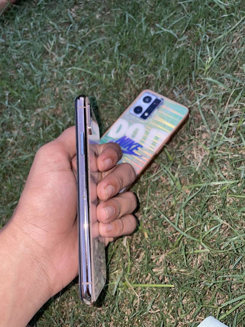 Apple iPhone XS 6