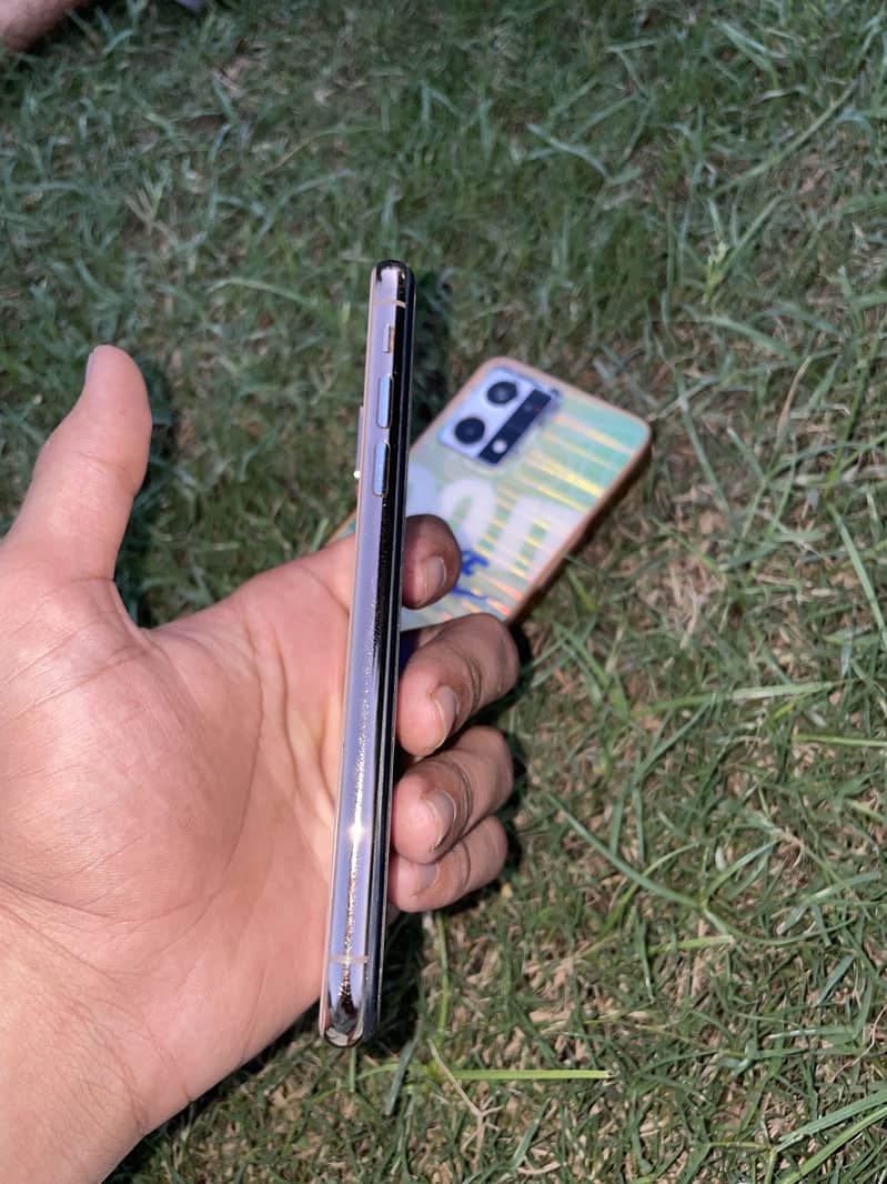 Apple iPhone XS 7