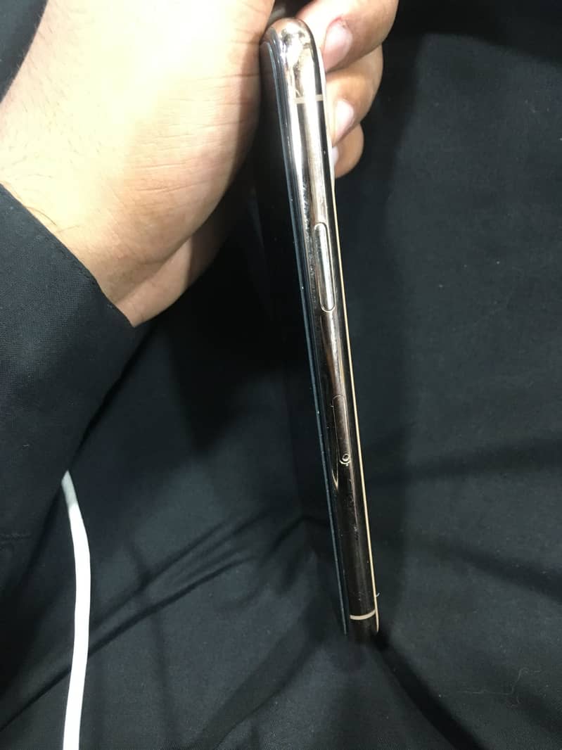 Apple iPhone 11 Pro 4
