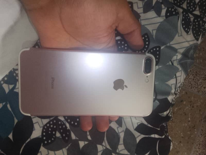 Apple iPhone 7 Plus 0