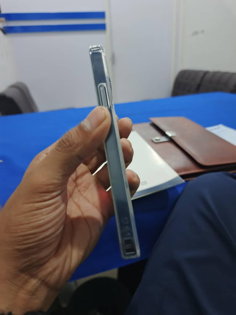 Apple iPhone 12 1
