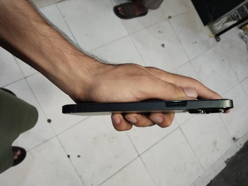 Apple iPhone 13 Pro Max 1