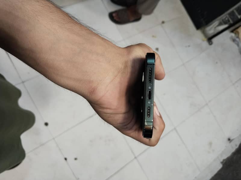 Apple iPhone 13 Pro Max 2