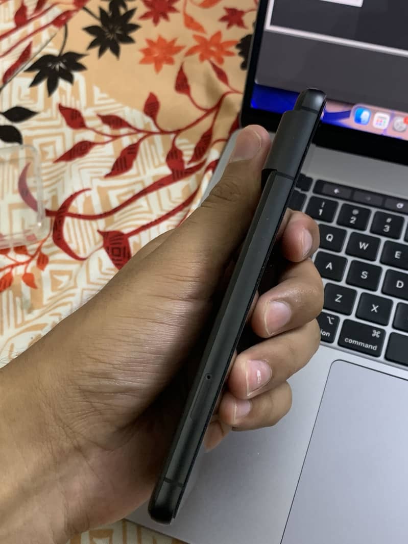 Google Pixel 8 4
