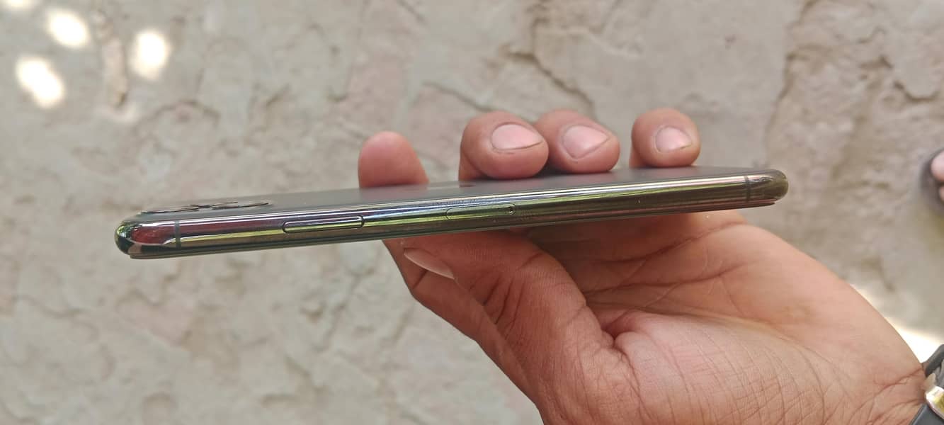 Apple iPhone 11 pro max 1