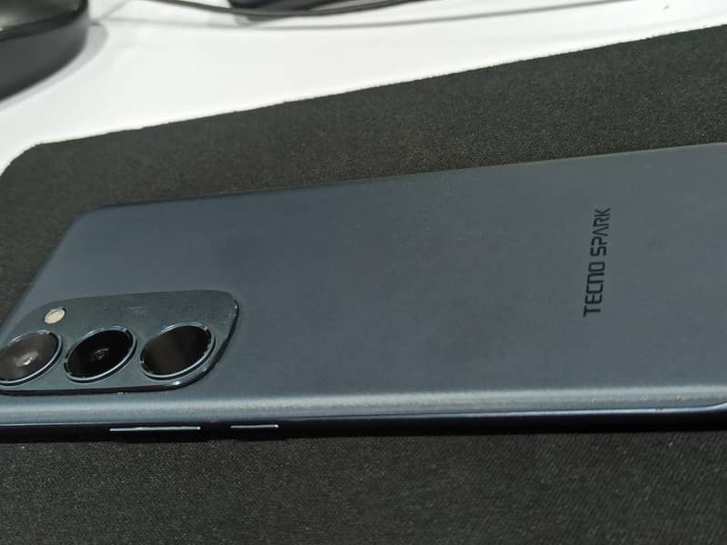 techno spark 40 pro plus 4