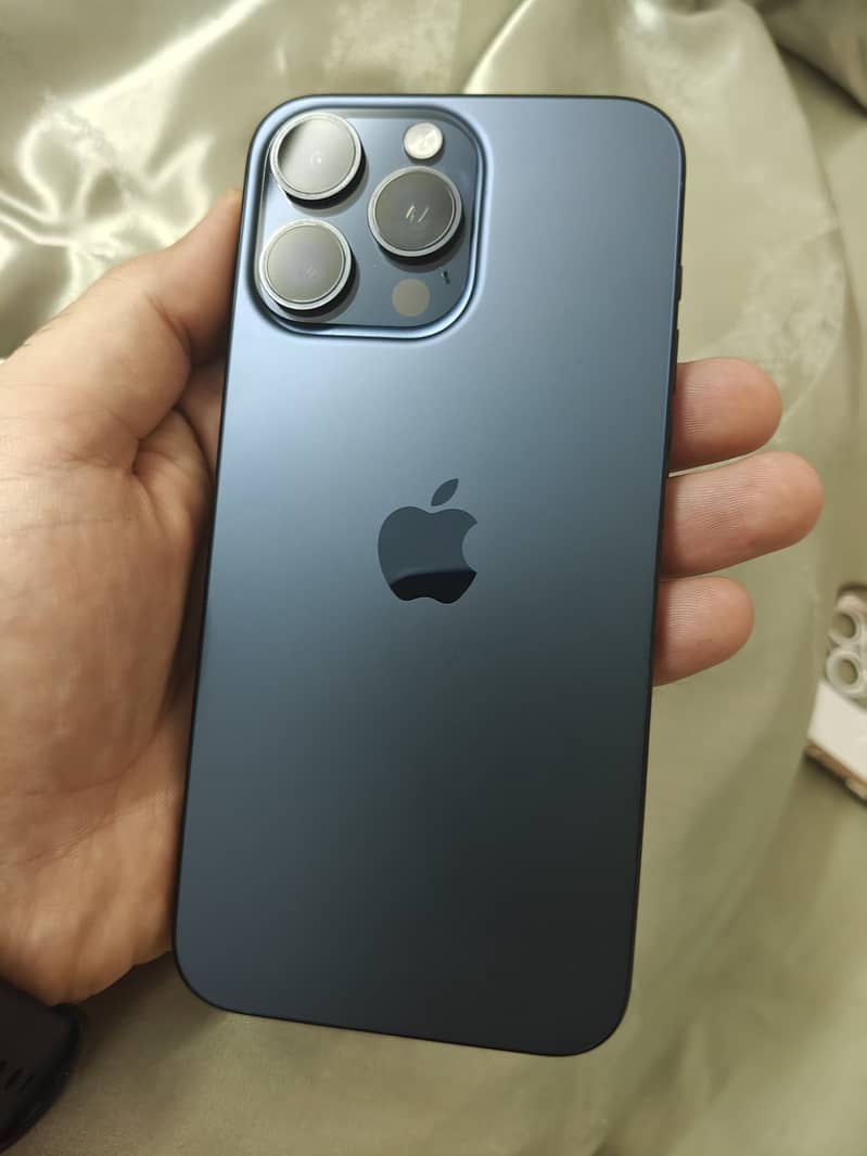 Apple iPhone 15 Pro Max 0