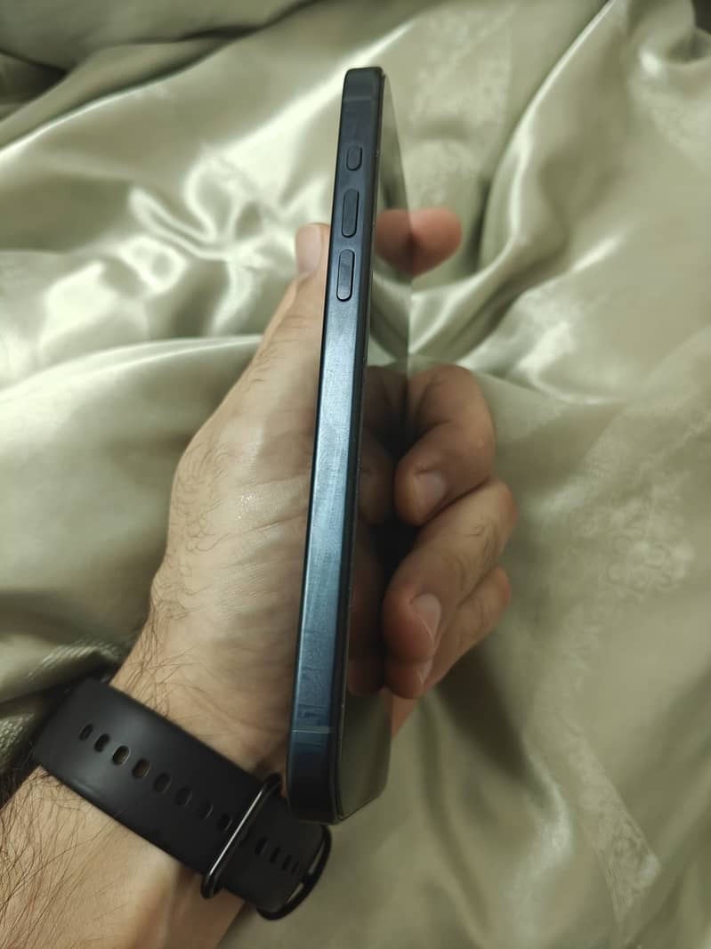 Apple iPhone 15 Pro Max 3