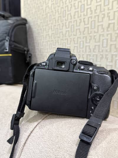 Nikon D5300 with 18-55mm lens totally original
