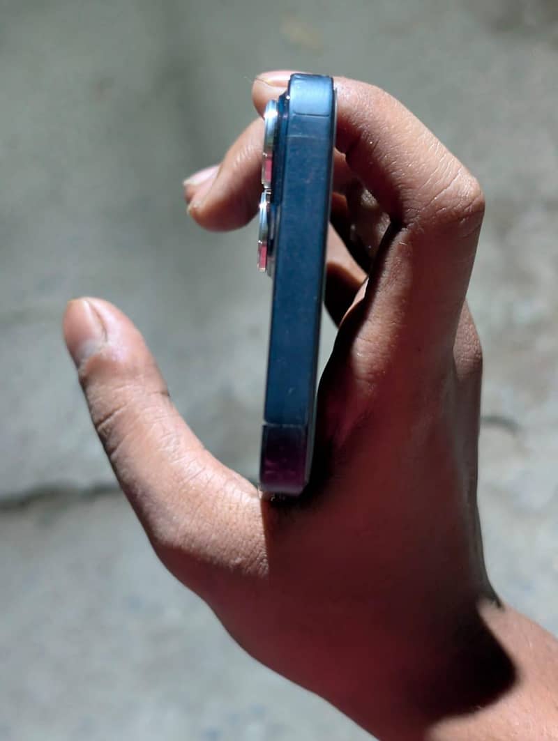 Apple iPhone 13 2
