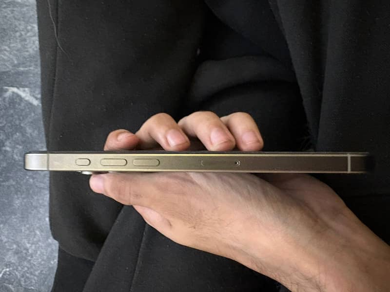 Apple iPhone 15 Pro Max 0
