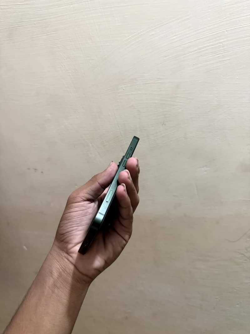 Apple iPhone 13 1