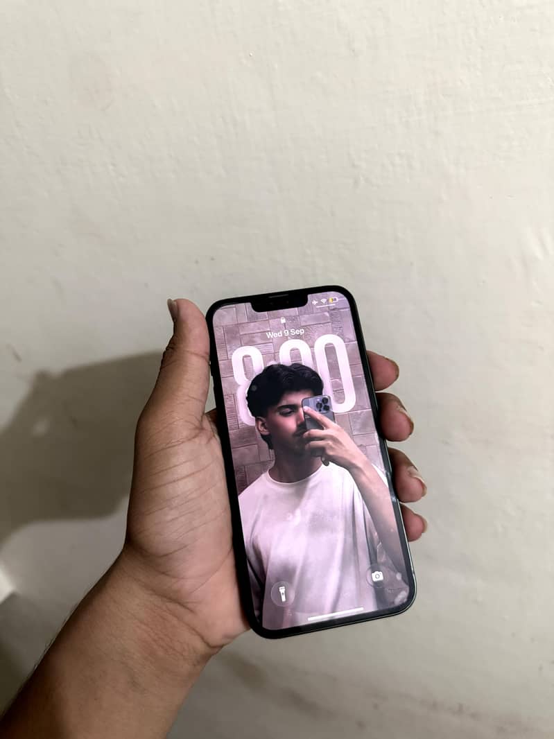 Apple iPhone 13 5