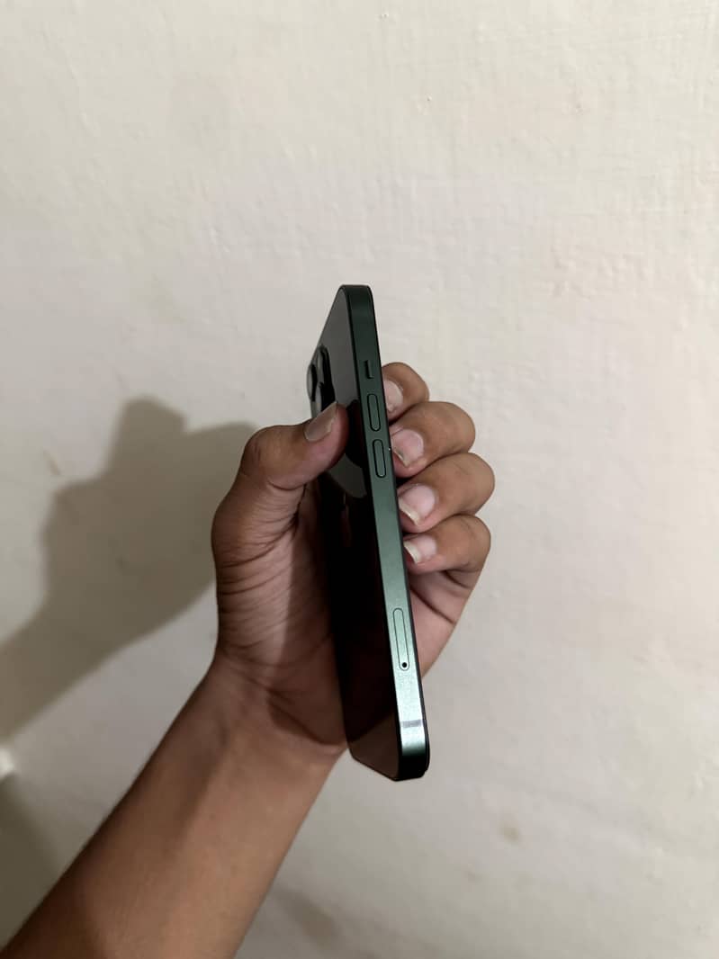 Apple iPhone 13 9