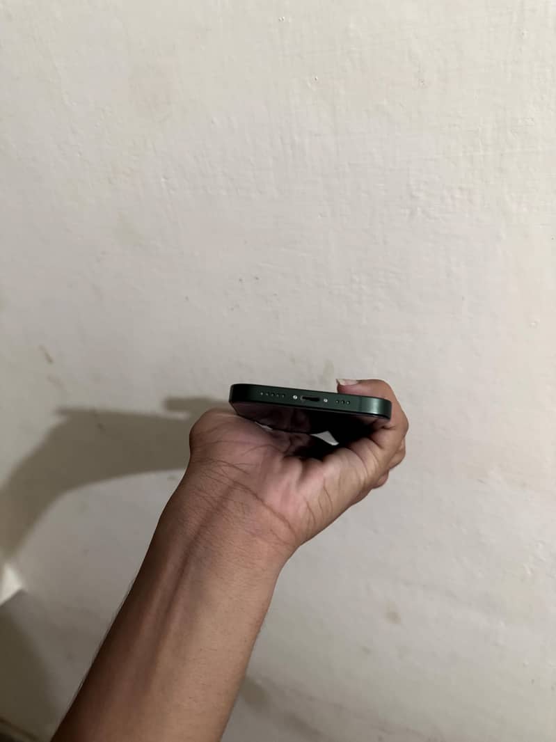 Apple iPhone 13 10