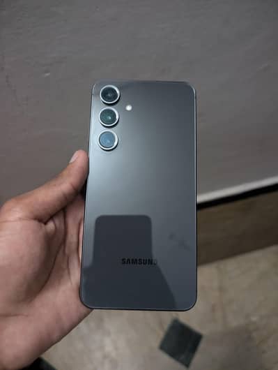 Samsung Mobile S24 fE