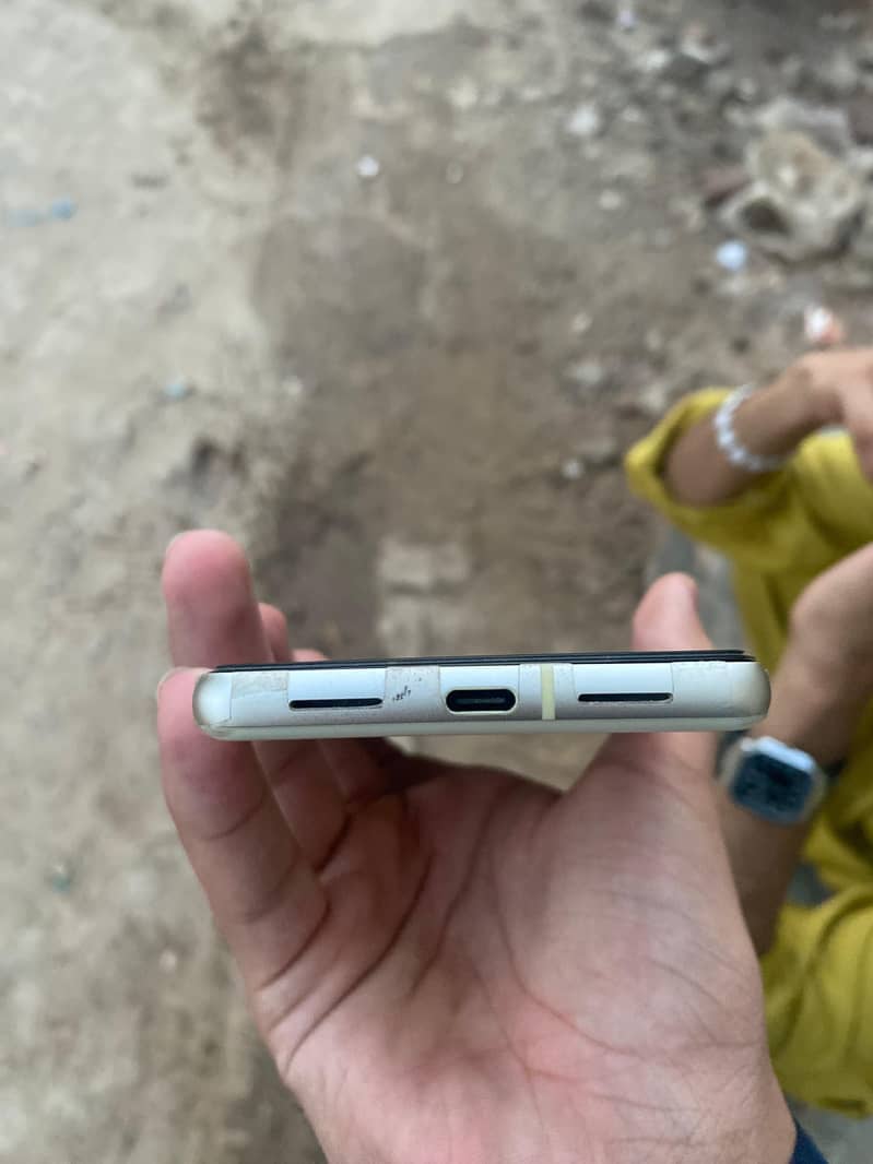 Google Pixel 7 4