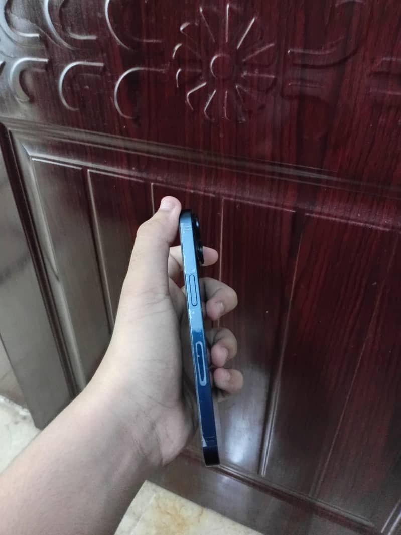 Apple iPhone 14 3