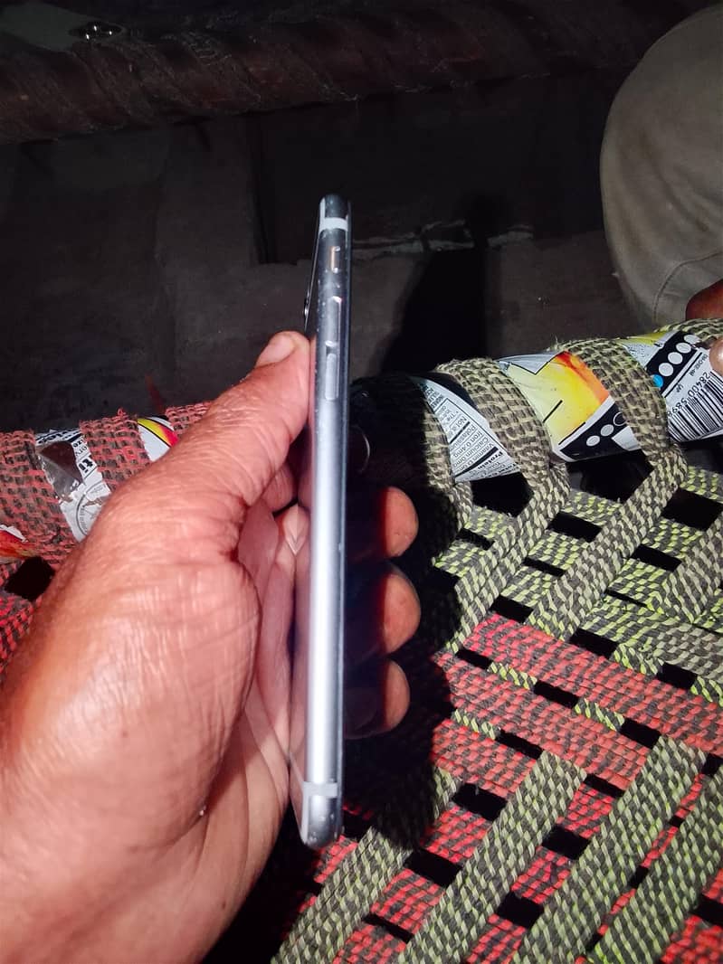 Apple iPhone 6 4