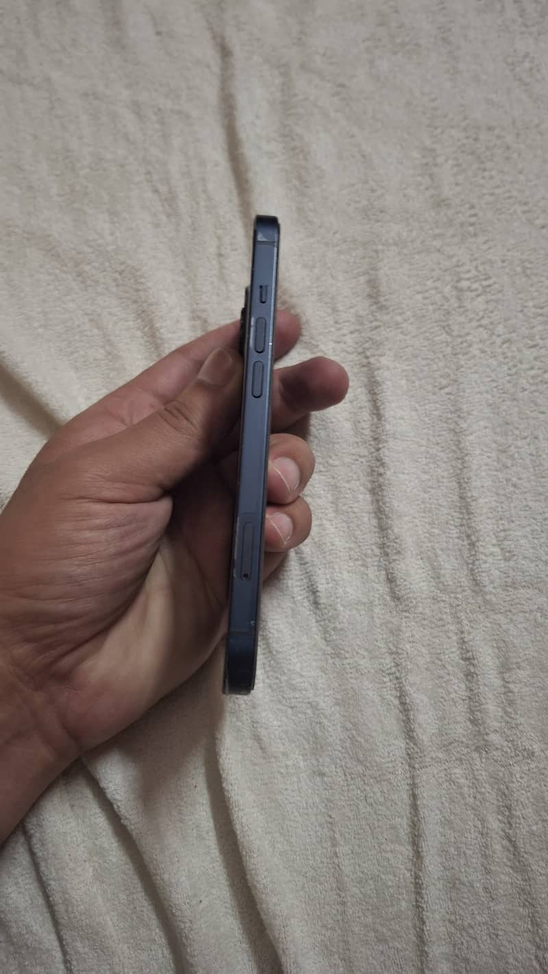 Apple iPhone 13 4