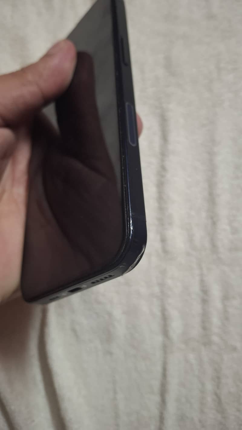 Apple iPhone 13 8