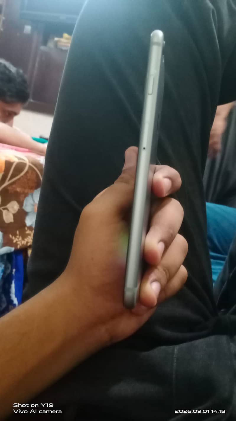 Apple iPhone 6S Plus 2