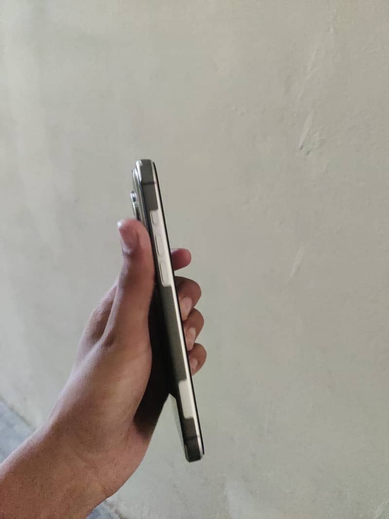 Apple iphone 17 pro max 1