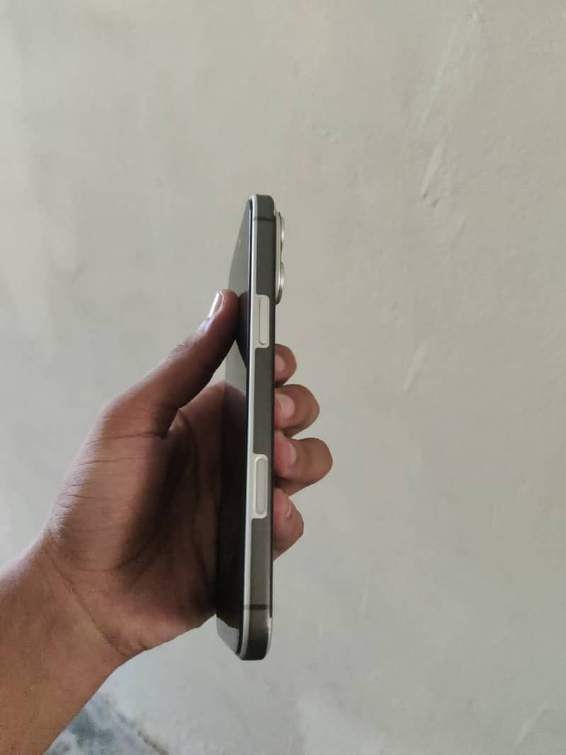Apple iphone 17 pro max 4
