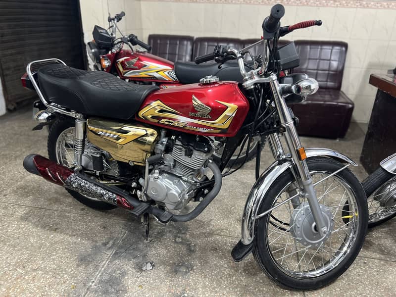 Honda CG125 Golden Addition 2026 model 4
