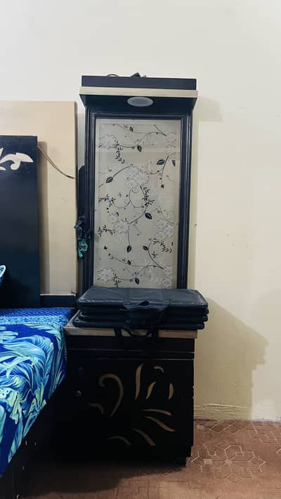 KingBad with  2side tables & Dressing tables Good condition