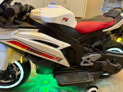 kids electric bike charging wali in new condition