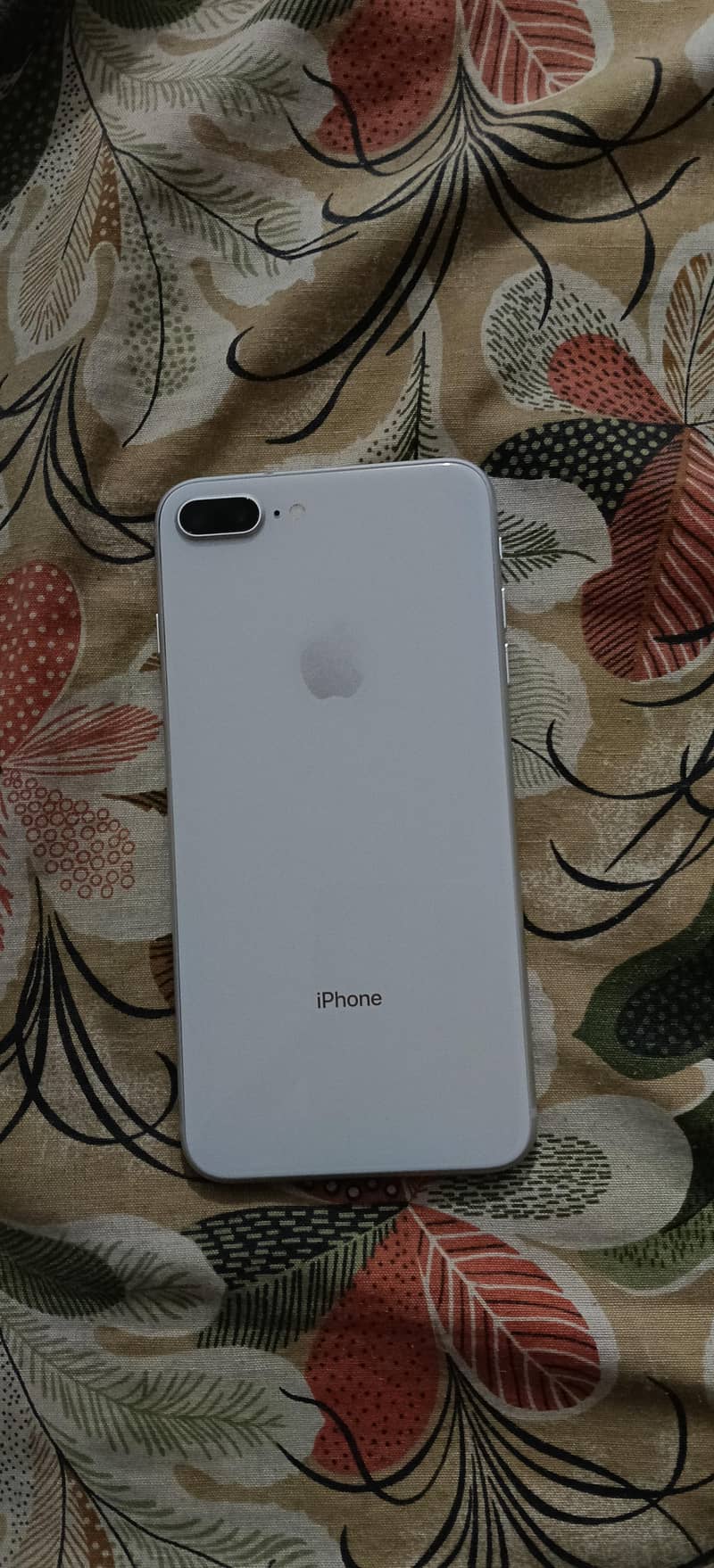 Apple iPhone 8 Plus 1