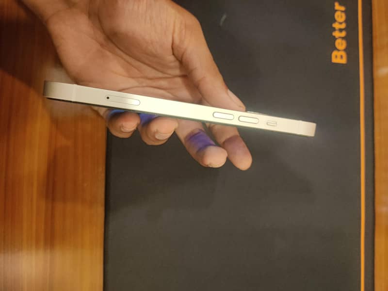 Apple iPhone 13 2