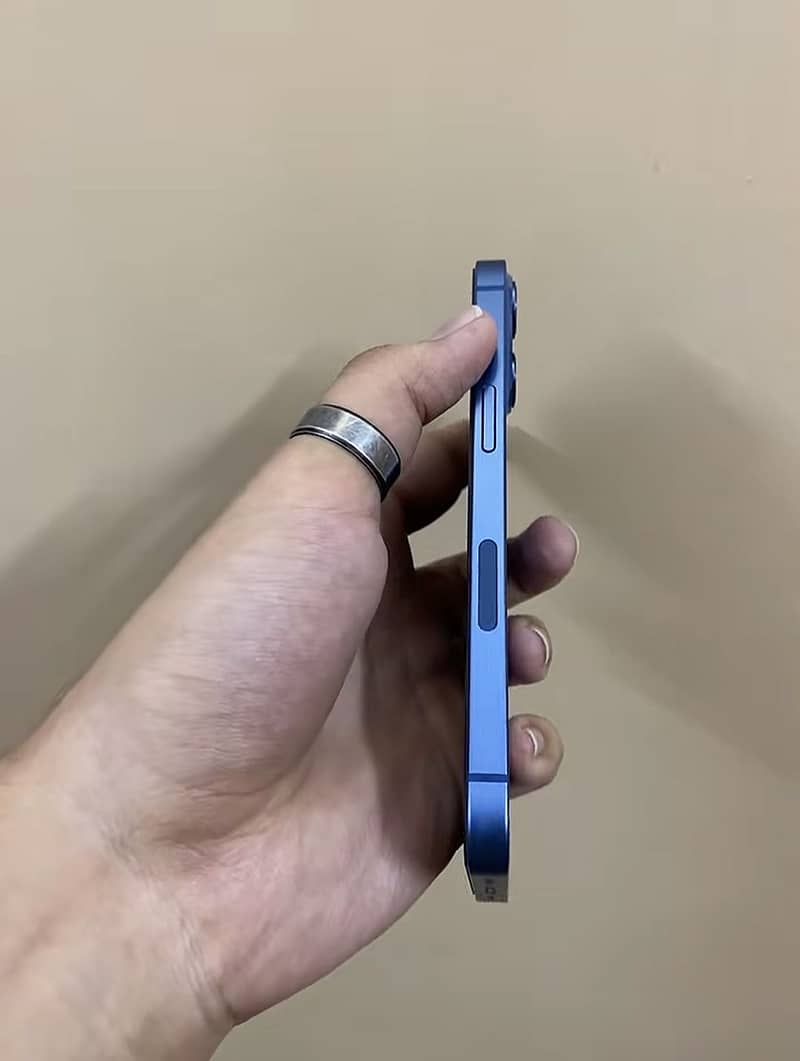 Apple iPhone 13 5