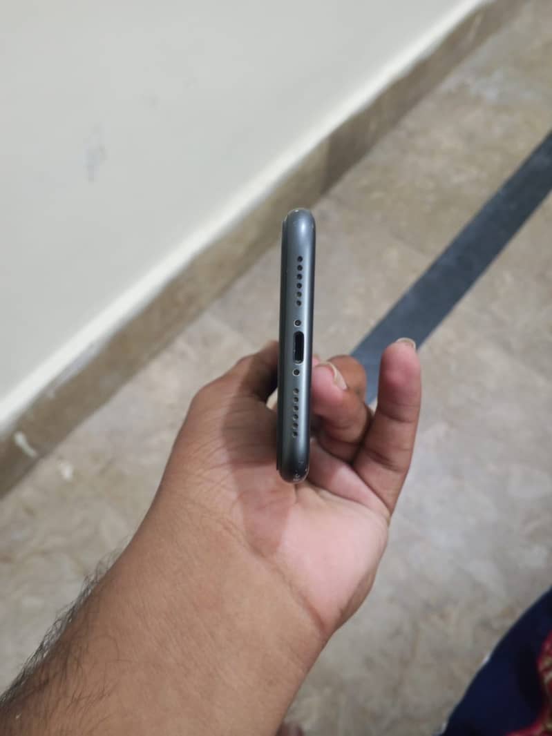Apple iPhone 11 3