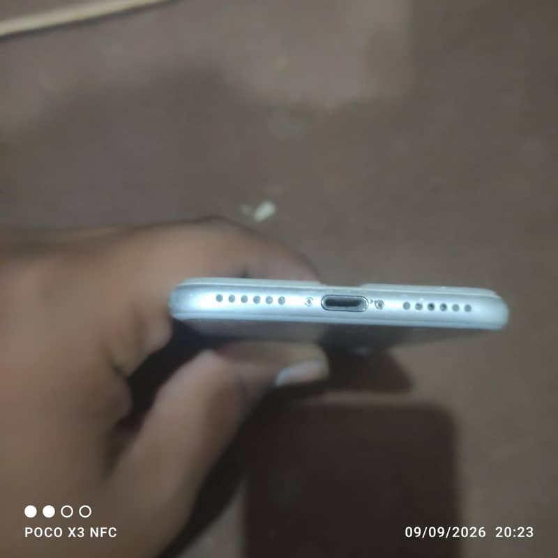 Apple iPhone 7 4