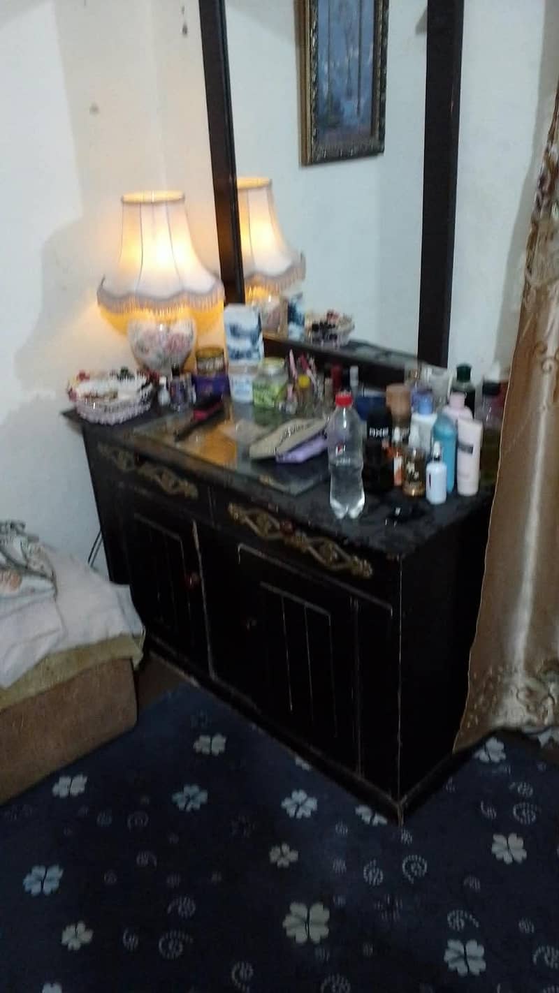 2 side tables 0